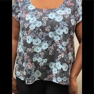 Blue floral Torrid georgette keyhole high low top size 1